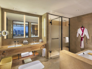 DoubleTree by Hilton Guangzhou Science City-Free Shuttle Bus Service During Canton Fair Period