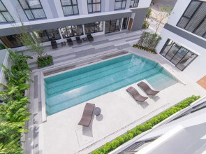 Gate43 Airport Hotel