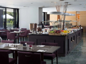 Отель NH Madrid Ventas