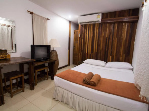 Tropical Garden Bungalow