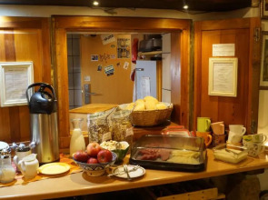 Lollis Homestay - Hostel