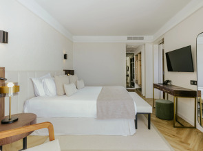 The Golden Coast Beach Hotel