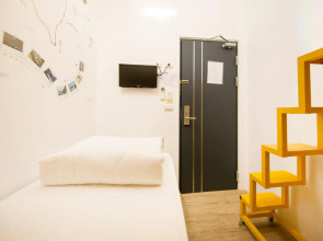 SleepBox Hotel - Ximen