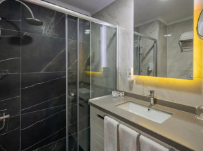 İz Flower Side Beach Hotel