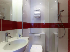 Kyriad Paris 10 - Canal Saint Martin - République