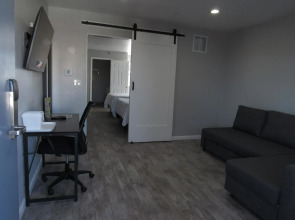 Capri Suites Anaheim