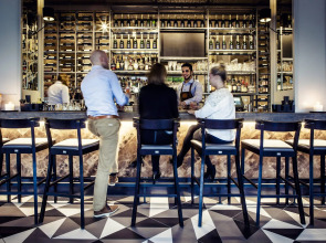 Carlton Square Hotel