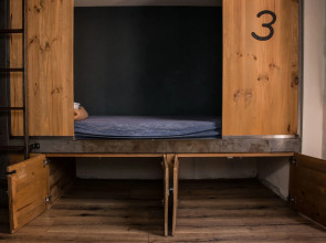 Black Swan Hostel Sevilla