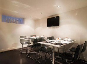 Hotel Arc de Triomphe Etoile