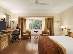 Ramada Plaza by Wyndham Palm Grove