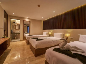 New Pyramid Front Hotel