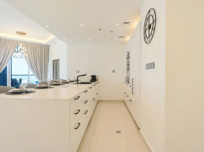 HiGuests - The Marina Torch