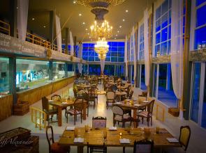 Summer Luxury Beach Resort and Spa