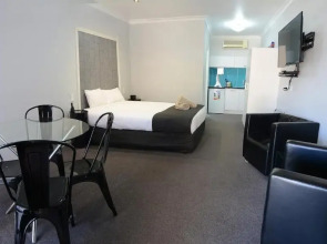 Golden Reef Motor Inn