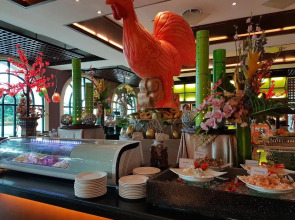 Waterfront Airport Hotel & Casino