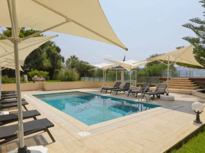 Farrys Boutique Hotel & Beach Club