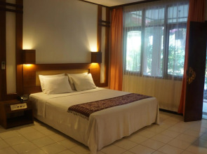 Puri Naga Beachfront Cottages