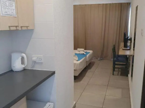 Sea Cleo Napa Hotel & Annex