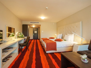 INTERNATIONAL Hotel Casino & Tower Suites