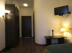 Антис Хаус Юнин