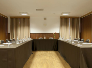 Hotel Rainha D. Amelia, Arts & Leisure