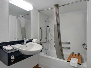 Motel 6 Cutler Bay, FL