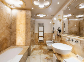 Отель Monaco & Grand Canal