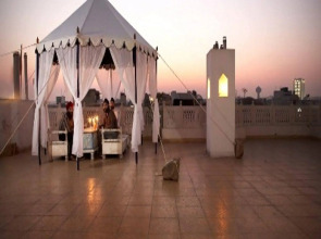 Jyoti Mahal A Royal Heritage Hotel - 5 Mins from New Delhi Railway station & 2Mins From Metro