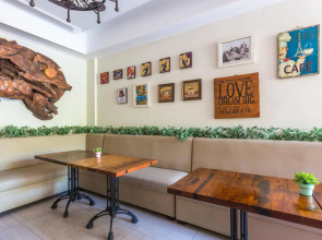 Alron Hotel Kuta Powered by Archipelago