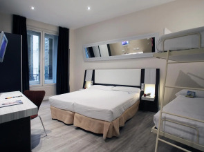 Отель Petit Palace Triball