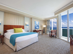 Trump International Beach Resort