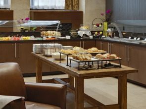 One King West Hotel & Residence