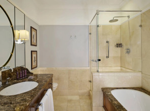 Отель Al Habtoor Palace