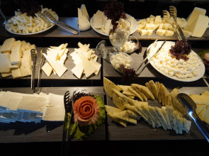 Manaspark Deluxe Hotel