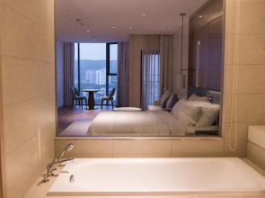 A La Carte Ha Long Bay Apartment Managed by Anstay Residence