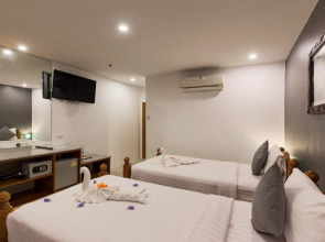 OYO 861 Patong Dynasty Hotel