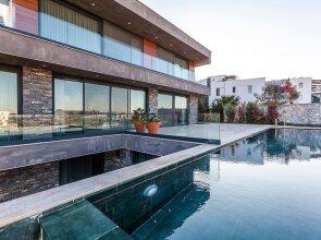 7 Deluxe - Seductive Style and Serenity