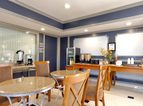 The Sojourn Los Angeles - Sherman Oaks