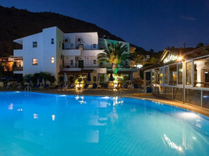 Coliseum Studios & Apartments