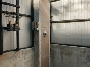 Kaengkrachan Boathouse Paradise Resort