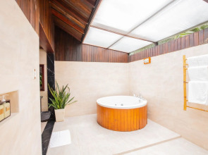 Diamond Bay Resort and Spa