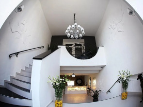 Арт-отель Moon Garden