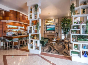 Chesterfield Hotel & Suites