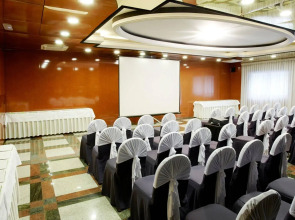 Suites Plaza Hotel & Wellness