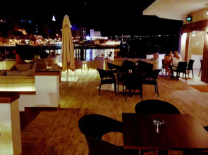 Gillieru Harbour Hotel