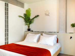 The Newel Metaxourgeio