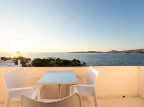 Stratos Studios & Apartments