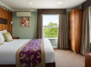 Ramada by Wyndham Cheltenham