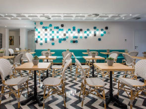 Отель Room Mate Valeria