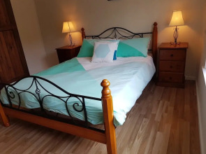 53 Honeysuckle in Silverleaves